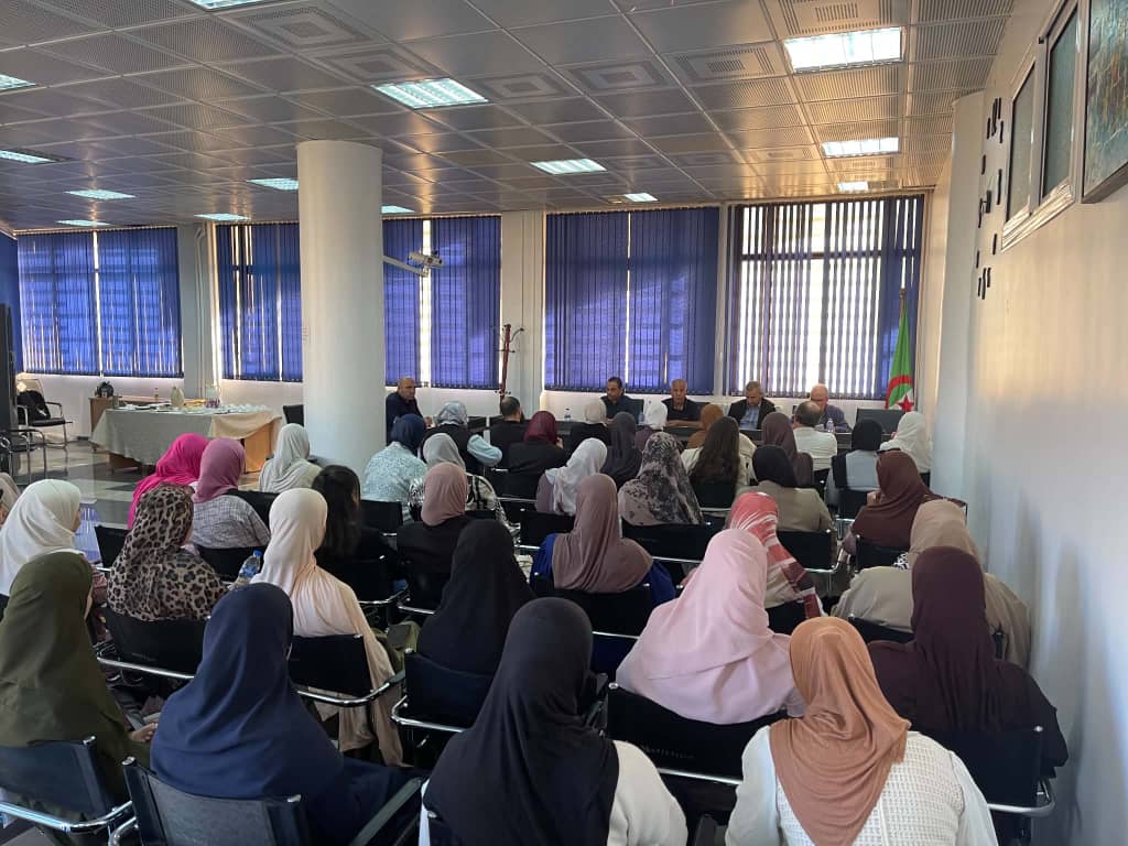 ملتقى وطني هجين بعنوان:إشكالية الهدر المدرسي في المؤسسات التربوية الجزائرية - صورة توثيقية 3