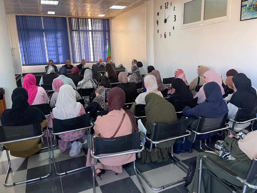 ملتقى وطني هجين بعنوان:إشكالية الهدر المدرسي في المؤسسات التربوية الجزائرية - صورة توثيقية 4